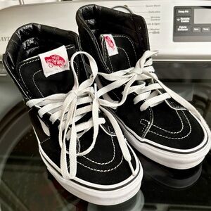 Vans Black and White Sneakers Iconic Low-Top Design